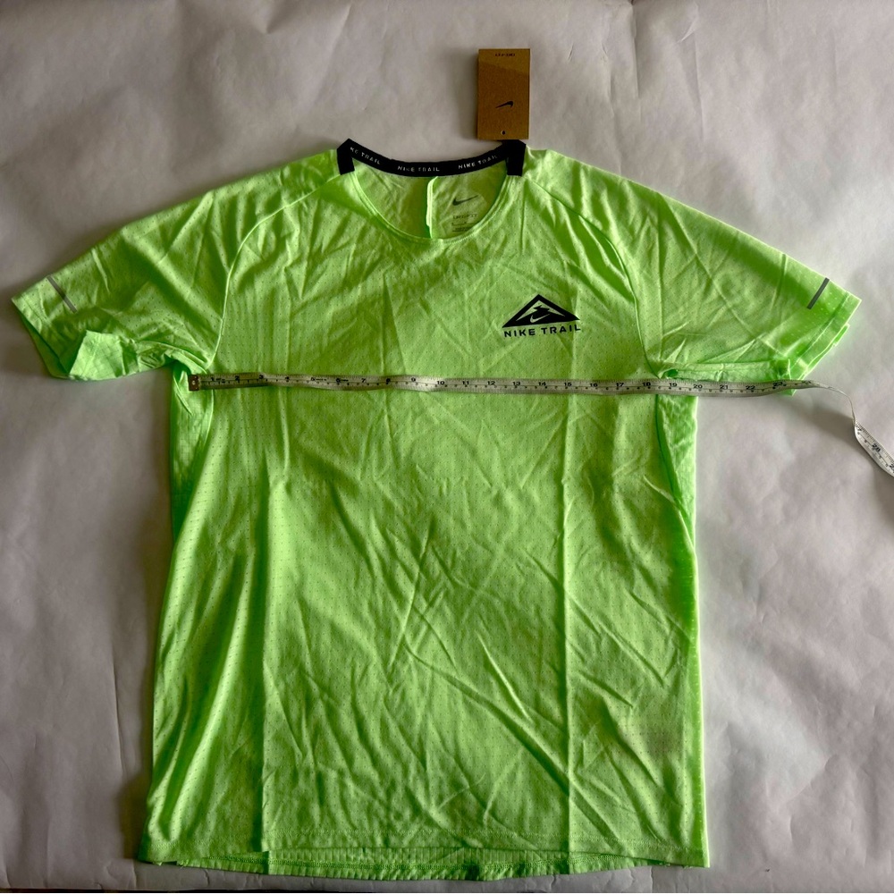 Nike Trail Men’s Light Green Short-Sleeve Performance T-Shirt